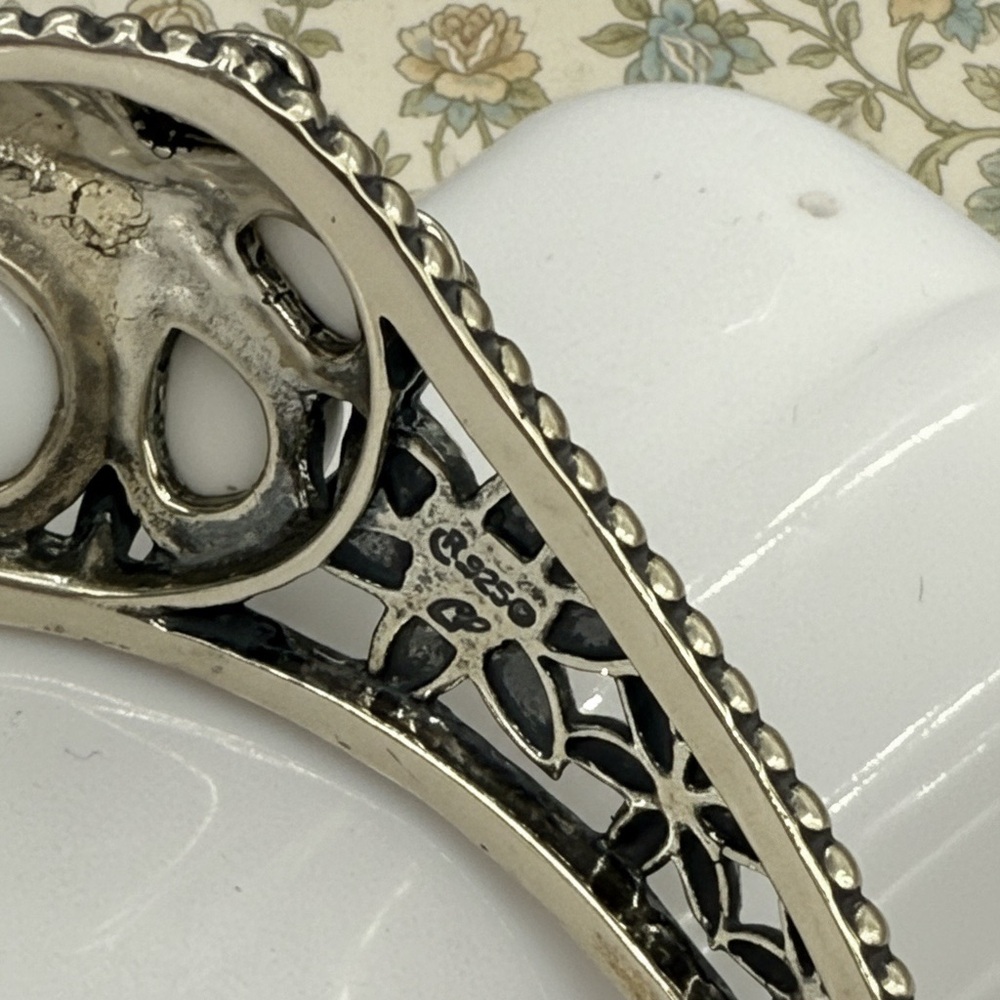 Carolyn Pollack Cuff-- white Ceramic Flower signed & stamped - Picture 9 of 9